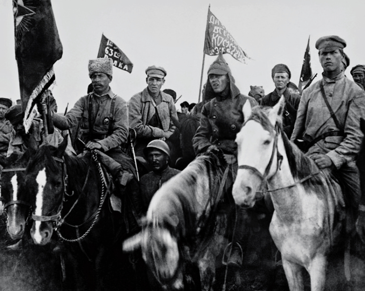 Бойцы Первой конной армии Будённого на митинге, начало 1920 года