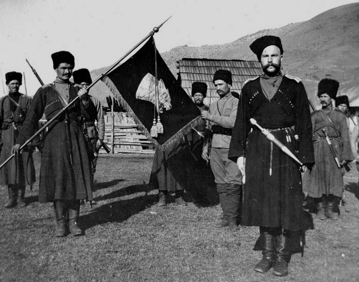 Кубанские казаки на военной фотографии начала XX столетия