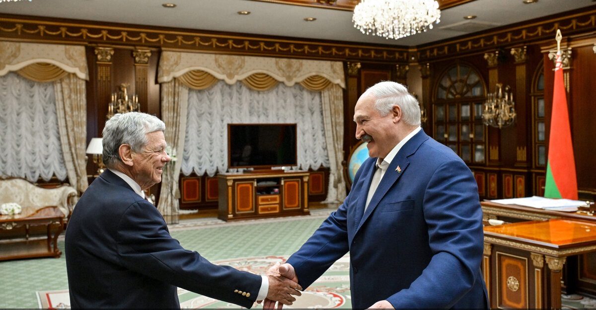 Александр Лукашенко и Кит Келлог во время встречи в Минске