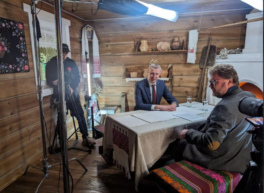 Проведя год с небольшим в должности белорусского посла в России, Дмитрий Крутой дал большое интервью крупному российскому медиа-холдингу. Источник: Посольство Белоруссии в России.