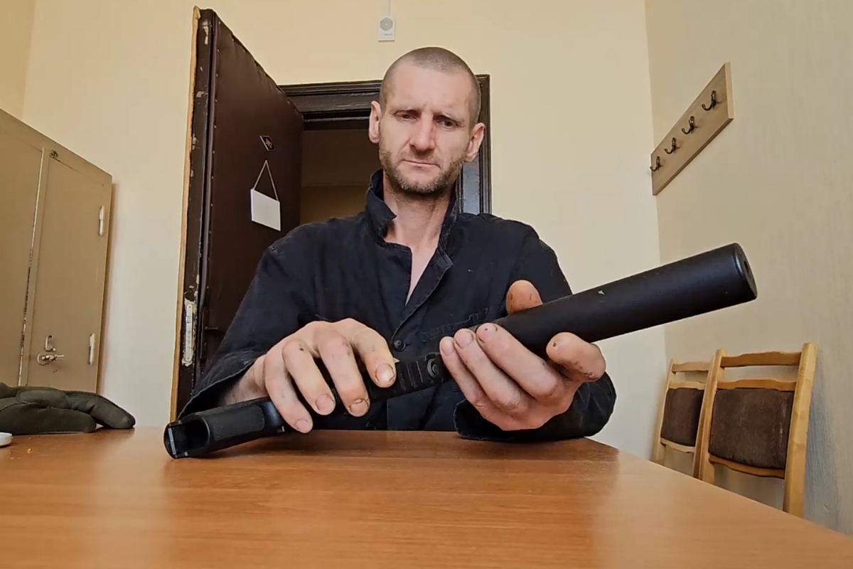 Ещё вчера он был егерем, но повёлся на поводу у СБУ и попал в следственный изолятор белорусского КГБ. Из этого пистолета Бородий уже никого не сможет убить