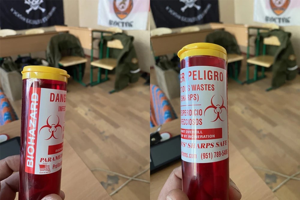 Пробирки, которые военкор Дмитрий Стешин нашёл в подземной лаборатории на заводе им. Ильича в Мариуполе весной 2022 года.