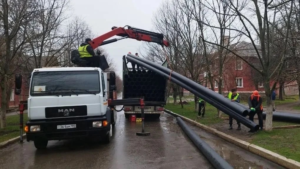 Специалисты Забайкалья востанавливают водовод в Комсомольском