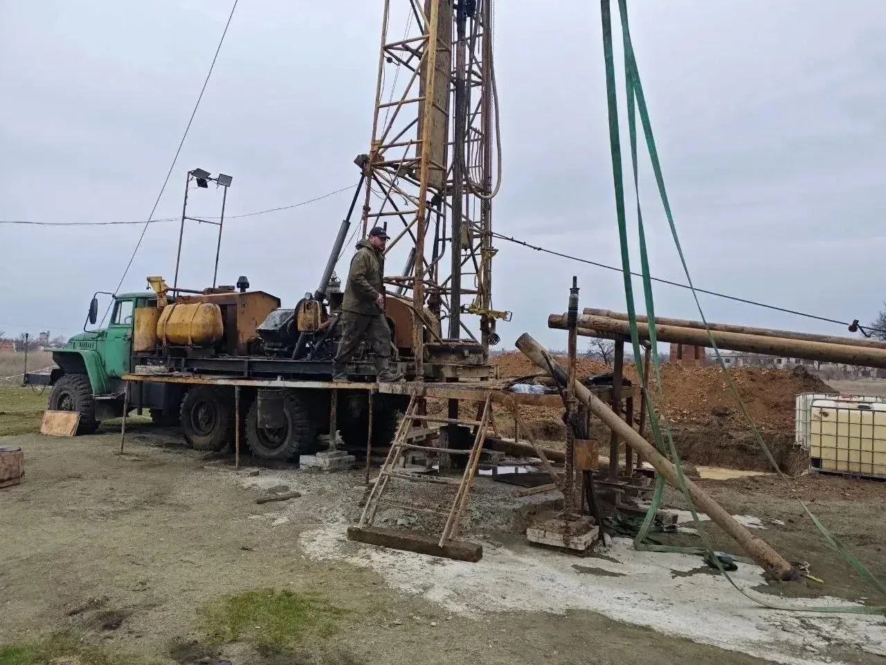 Новая артезианская скважина пробурена в Токмаке