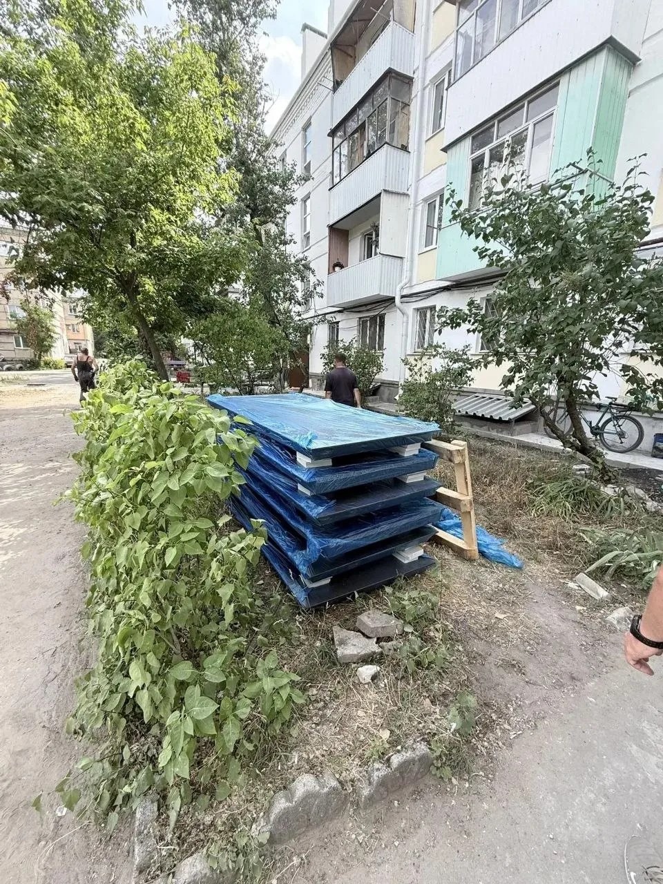 Завершается ремонт строителями из Перми многоэтажного дома в Северодонецке, фото из канала Новости Северодонецк - Лисичанск - Рубежное + Кременная