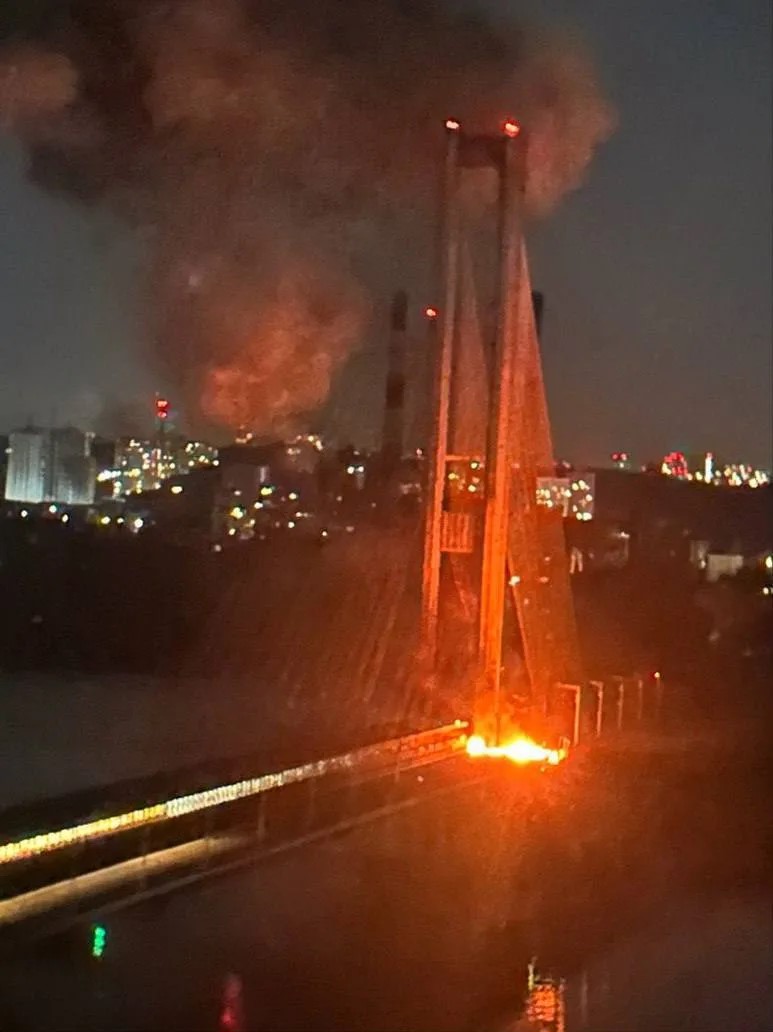 Третий удар по Южному мосту в Киеве