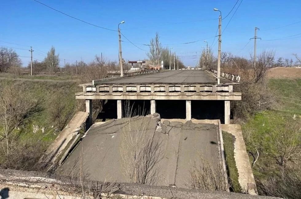 Разрушенный путепровод Горловка – Артемовск восстановят в 2026 году