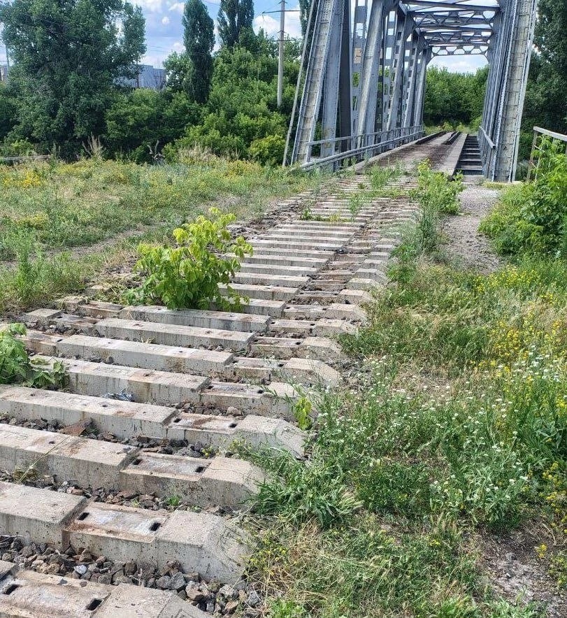 В Краматорске украинские нацисты украли даже рельсы