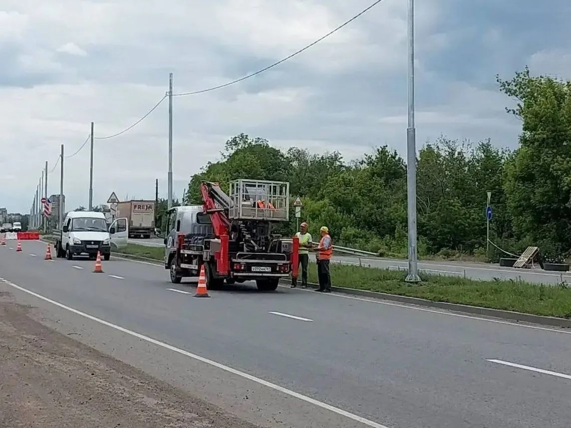 На двух ключевых трассах ДНР появится новое освещение
