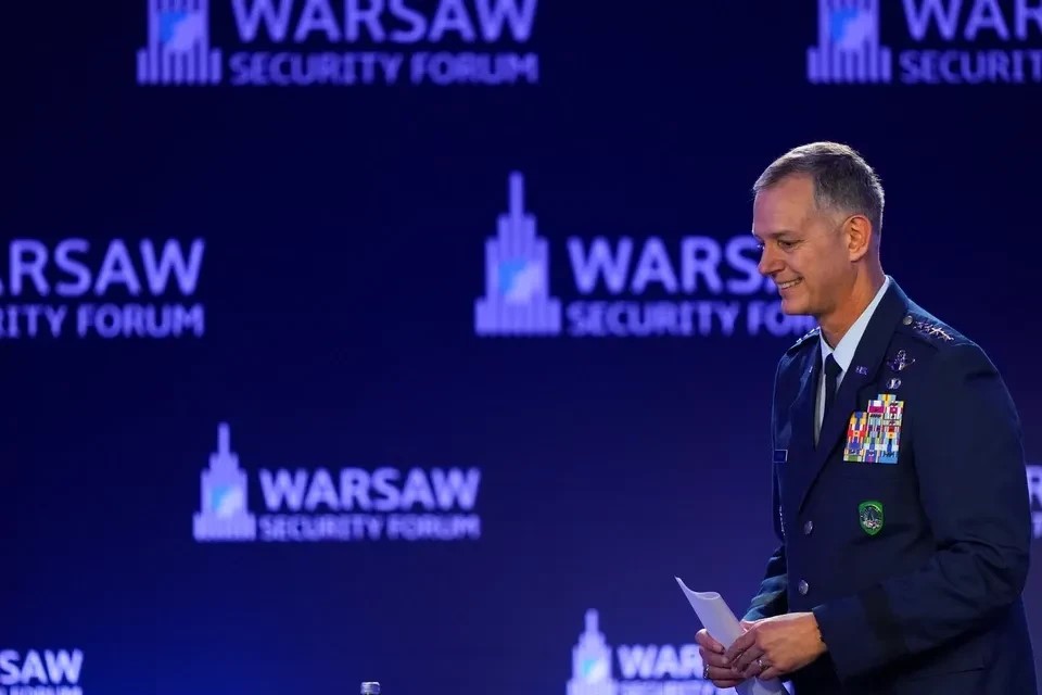 Генерал А.Гринкевич на варшавском форуме по безопасности / REUTERS
