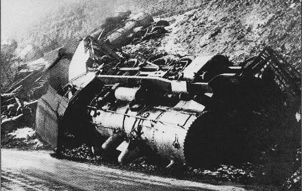 Уничтоженный партизанам немецкий эшелон. 1943 год