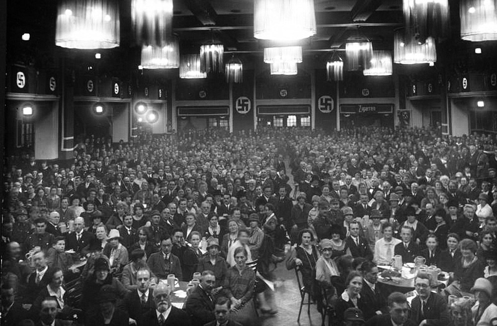 Пивной зал «Бюргербройкеллер», место проведения «Пивного путча», в 1923 году