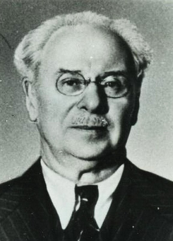 Нарком просвещения РСФСР в 1940–1946 годах В.П. Потёмкин, сделавший использование буквы «ё» обязательным в школе 