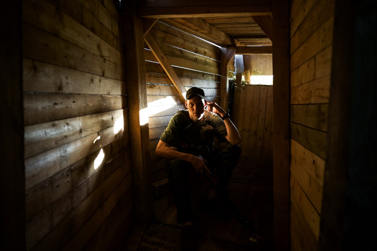 Военнослужащий ВС РФ с позывным «Поэт» в блиндаже на Авдеевском направлении