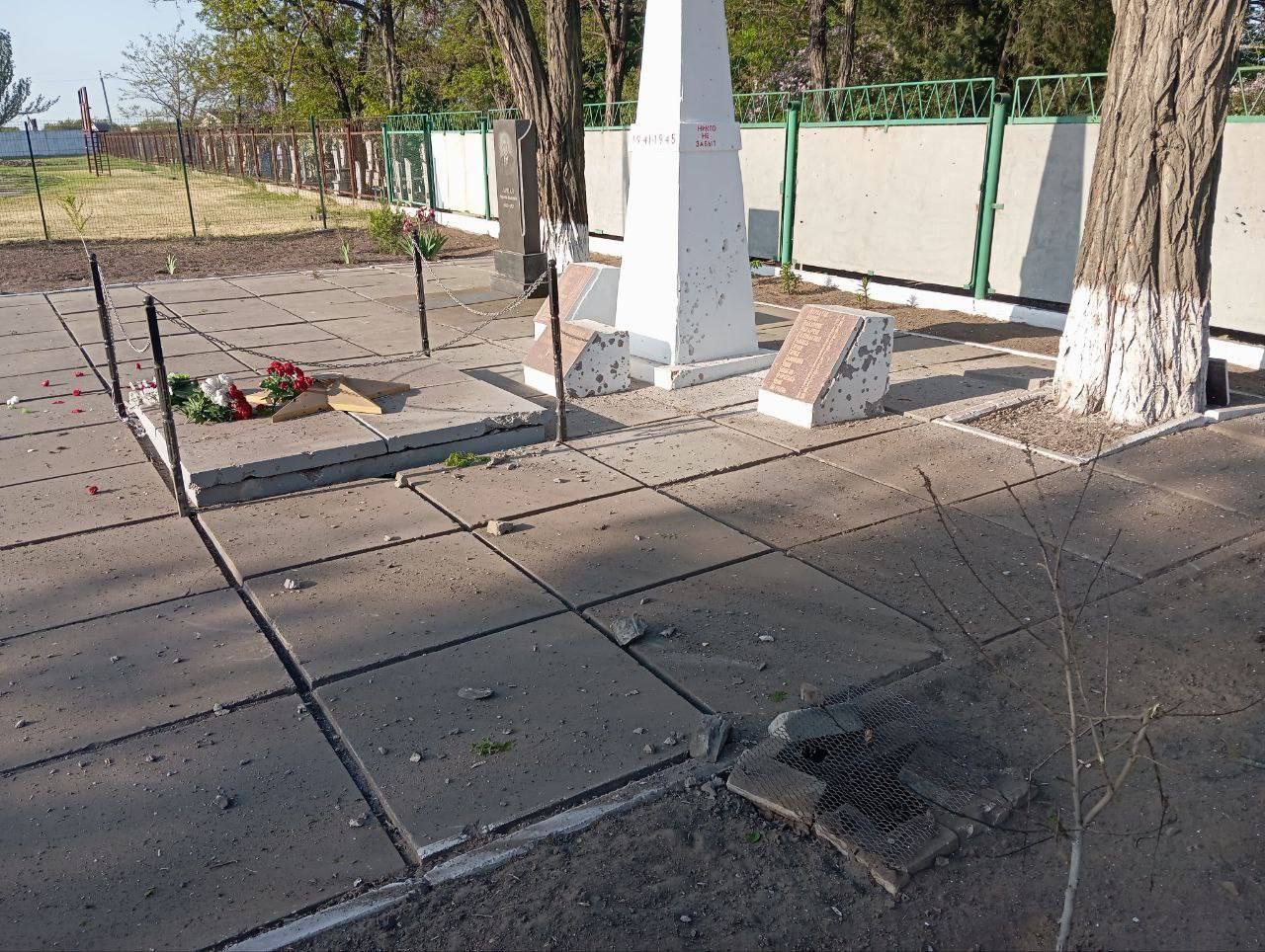 Удар по мемориалу погибшим в Великой Отечественной войне в Херсонской области