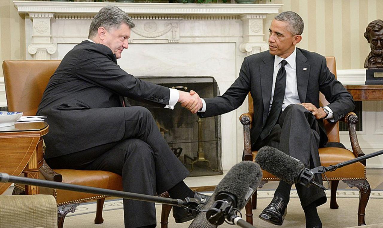 Барак Обама «решительно поддерживал» Петра Порошенко