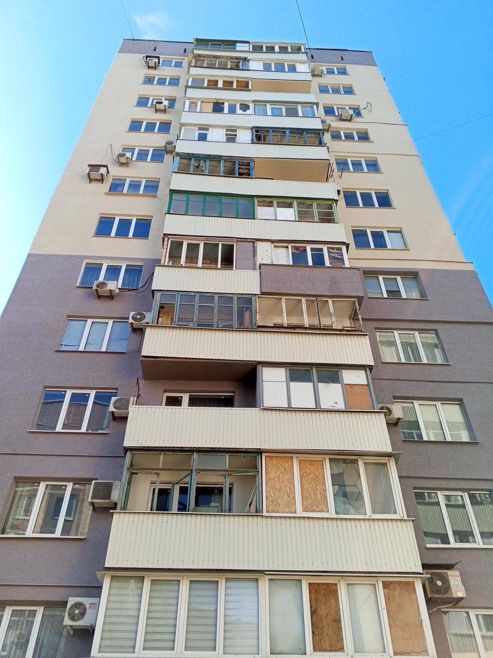 Дом в Мариуполе до и после восстановления 