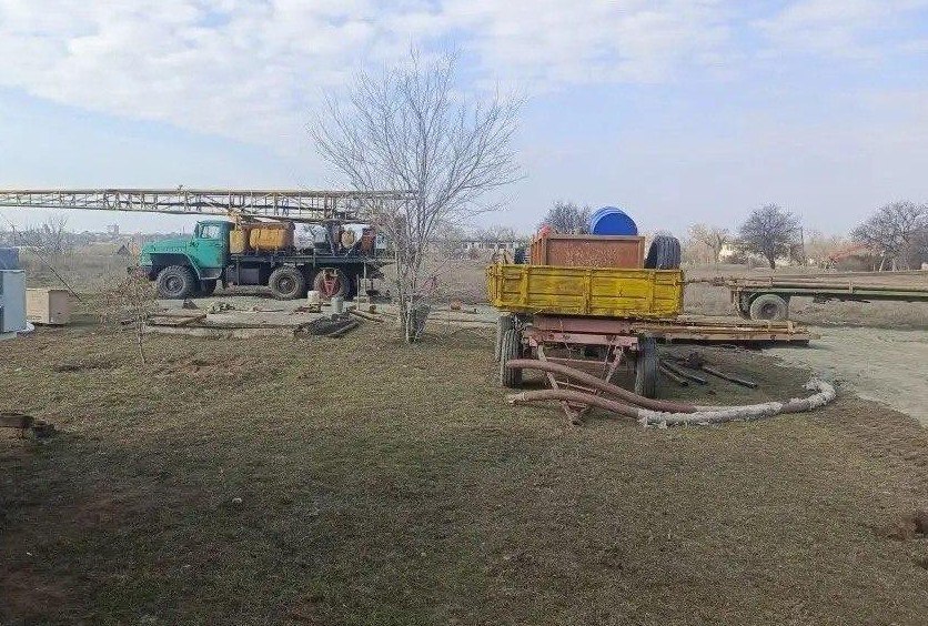 Бурение скважины в Токмаке