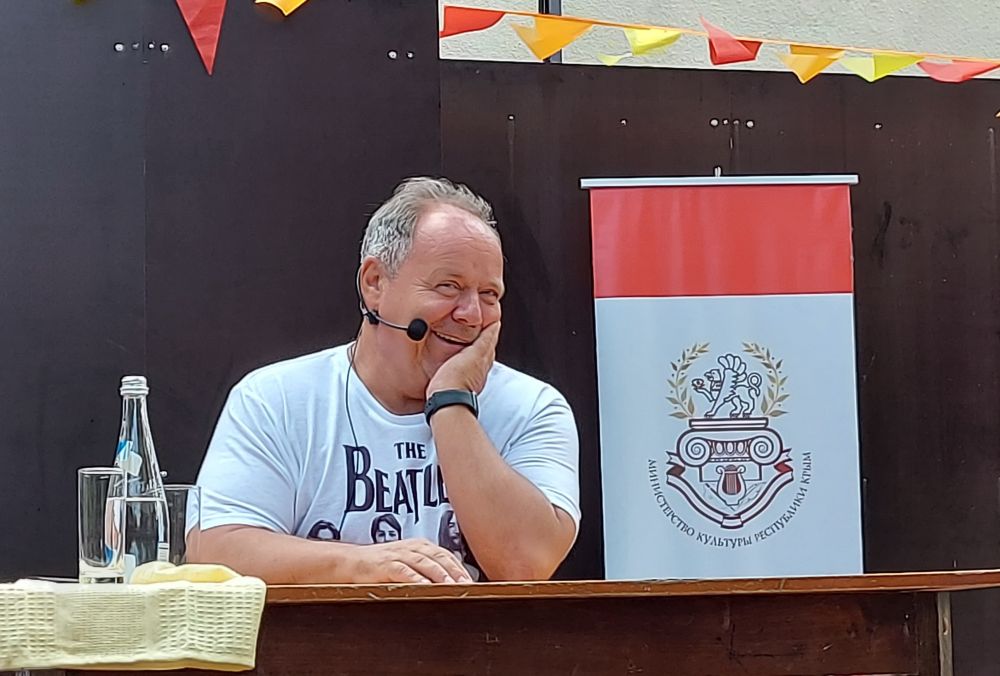 Алексей Маклаков на встрече со зрителями в Евпатории: «Ну и вопросик задали…»