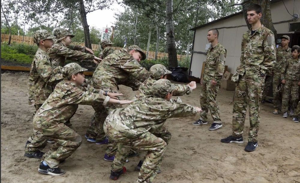 Воспитание детей в лагерях «Азовец»