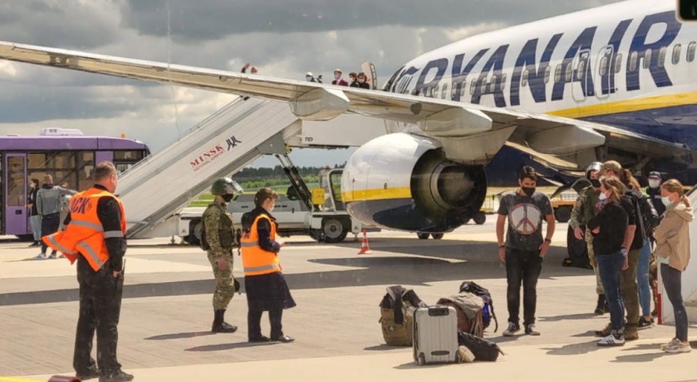 Посадка в Минске самолета ирландской авиакомпании Ryаnair стала поводом для санкций ЕС… в отношении отраслей белорусской экономики