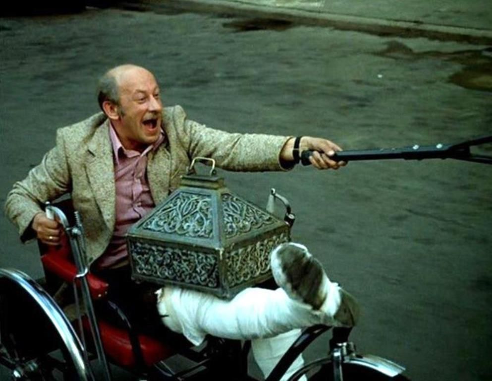 В роли хулиганистого искателя кладов в фильме «Невероятные приключения итальянцев в России»