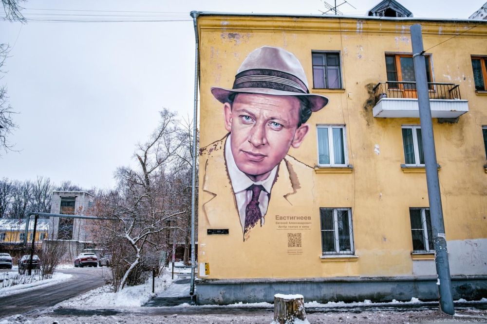 Портрет Евстигнеева в Канавинском районе Нижнего Новгорода, где прошли его детство и юность