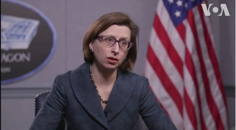 Лора Купер раздувает войну