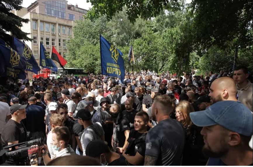 «Азовцы» начинают «шатать Зе»