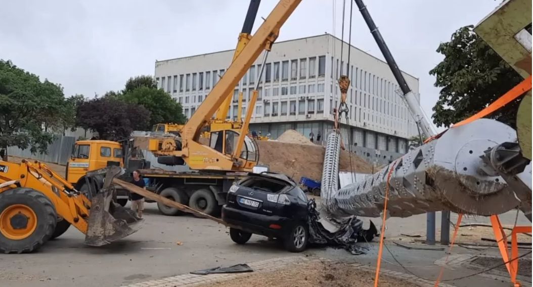 Херсон. Флагшток «устал»