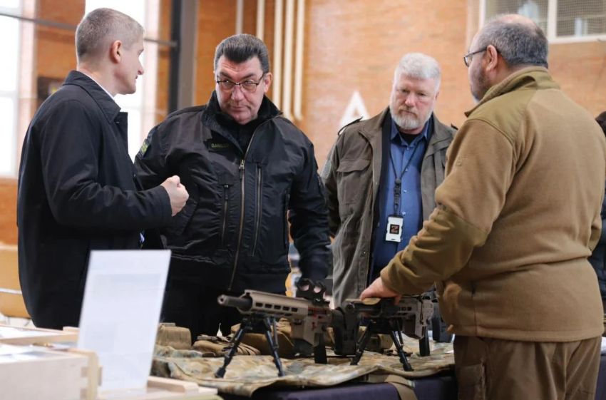 Данилов готовится встречать «зеленых человечков»