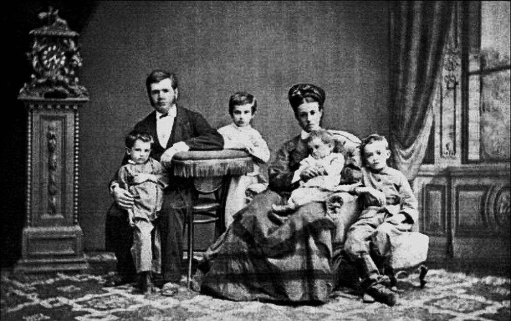 Семья Грушевских. Михаил – крайний справа