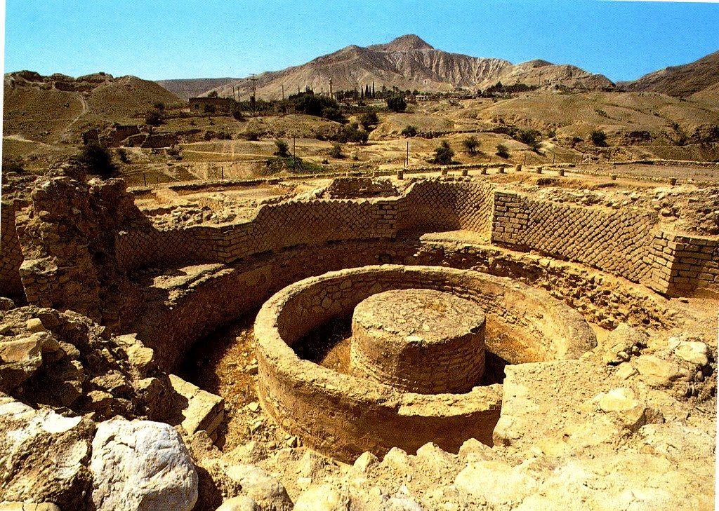 Древнейший город планеты – Иерихон. Когда там развивалась цивилизация, сегодняшних европейских и американских мегаполисов и в проекте не было… И лягушки, которые квакали на «тех болотах», ещё не родились…