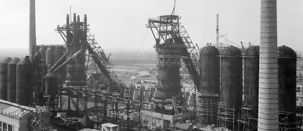 Общий вид строительства доменной печи Запорожского металлургического комбината, 1931 год. В случае цивилизованного (законного) «развода», Украине пришлось бы заплатить за сотни предприятий, построенных на деньги «центра»