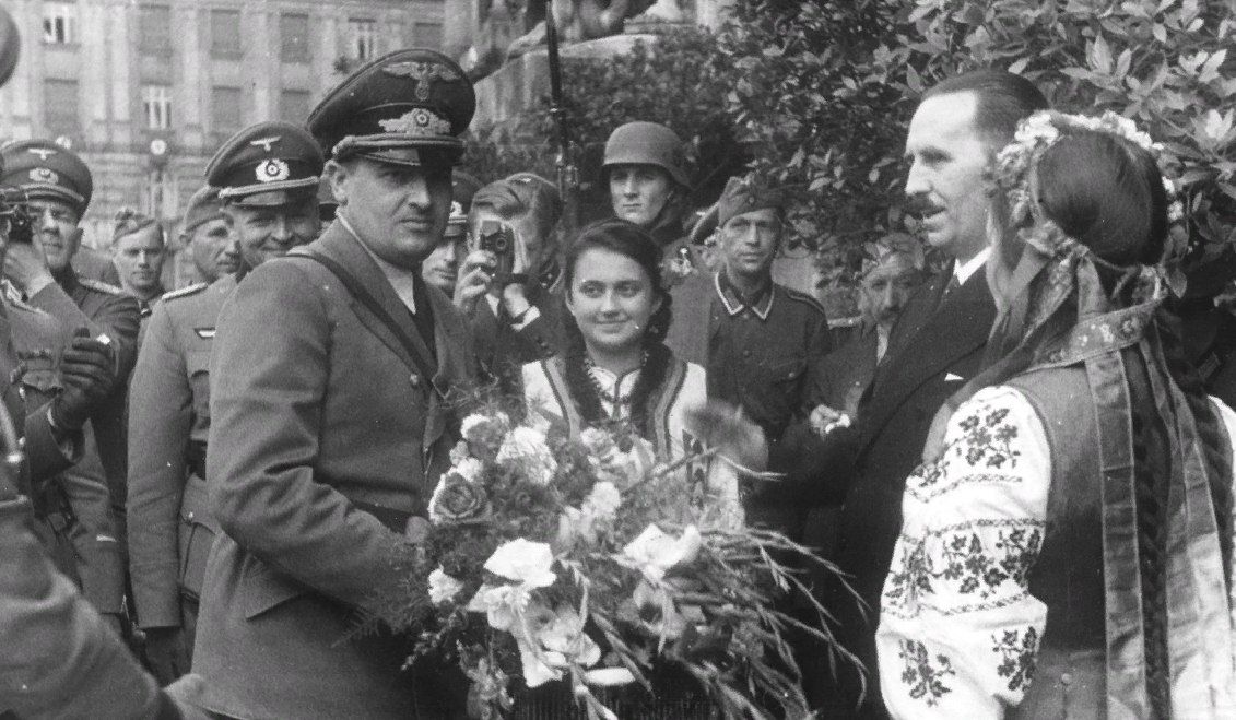 Львовяне во главе с Полянским встречают гитлеровцев