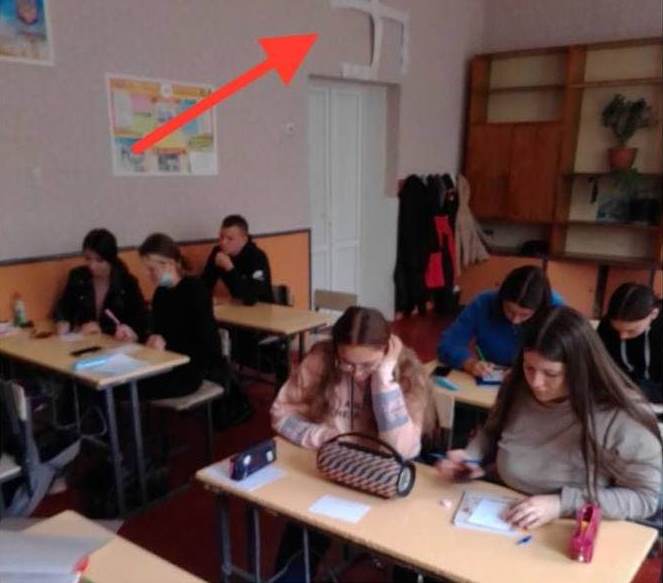 Подпись Свастика в классе Жашковской школы