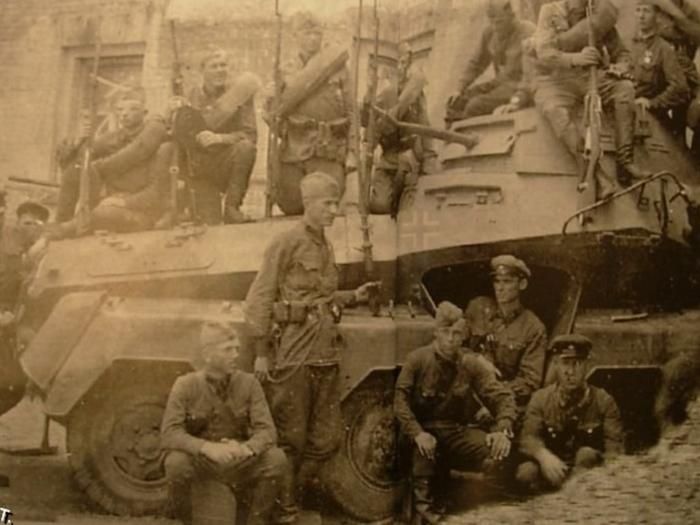 Бронетранспортёр вермахта, захваченный солдатами 227-го полка НКВД