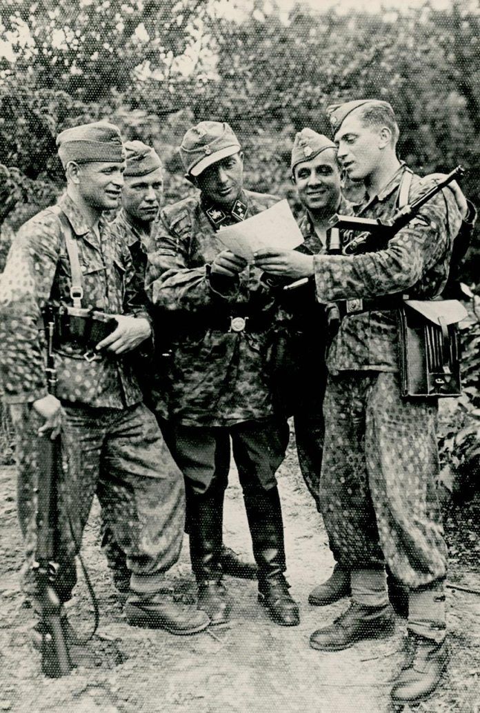 «Дивізійникі» во главе с унтерштурмфюрером СС Лищинским