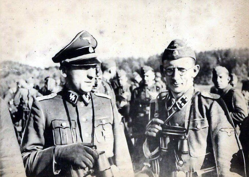 Один из выживших эсэсовцев Евген Побегущий (в очках)