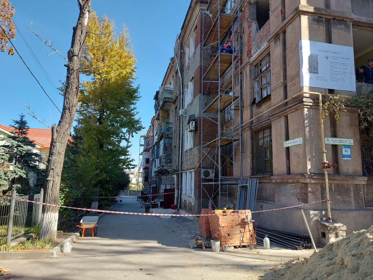 К зиме готовят только те дома, которые пострадали не более чем на 30%, жителям остальных домов предоставят временное отапливаемое жильё