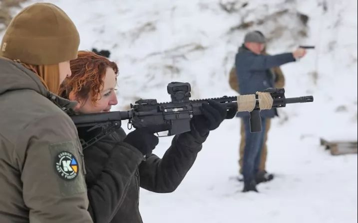 Львовские коммунальщики учатся противостоять агрессии