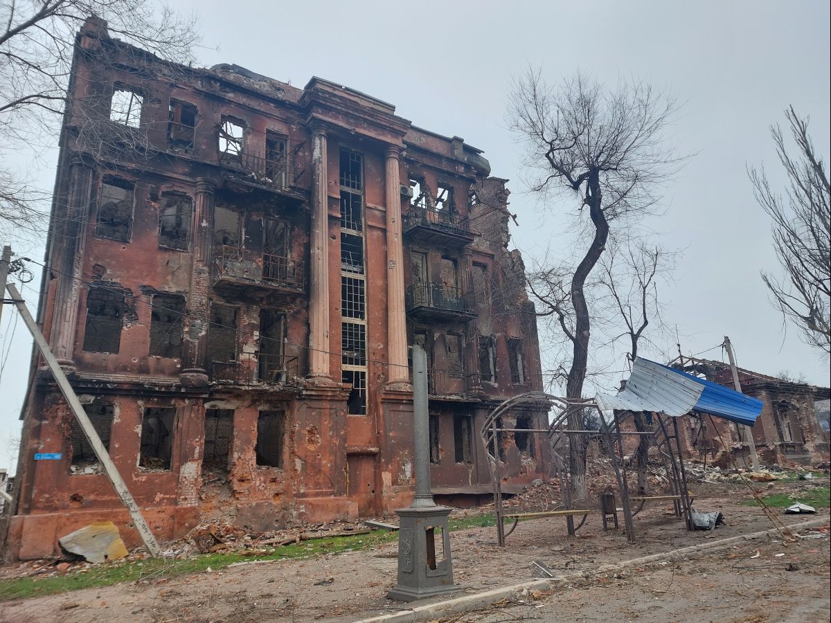 На улице Артёма в центре Мариуполя не осталось ни одного целого здания