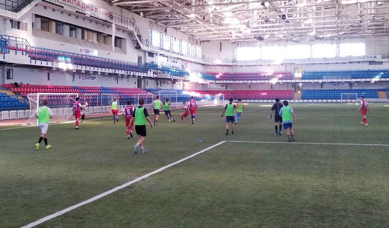 Тренировка перед матчем на стадионе «Ильичёвца»