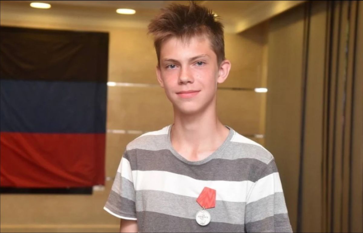 Арсен Попов, самый юный мариупольский волонтёр