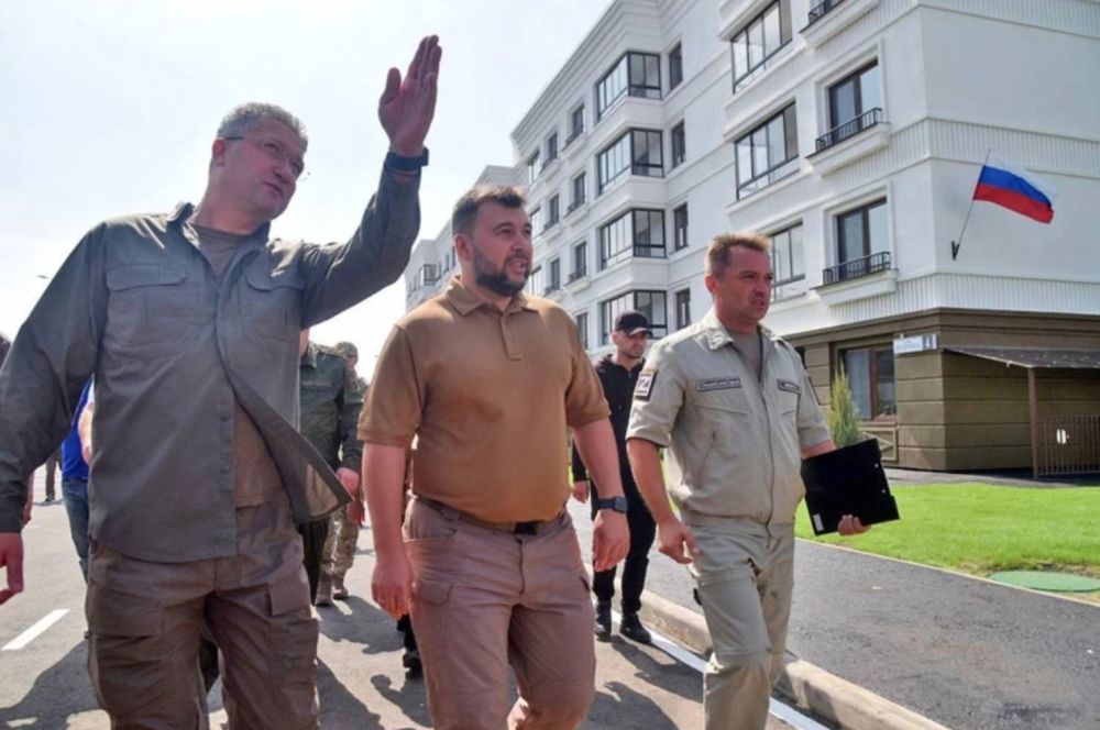 Глава ДНР вместе с замминистра Минобороны РФ прибыли проинспектировать готовность домов