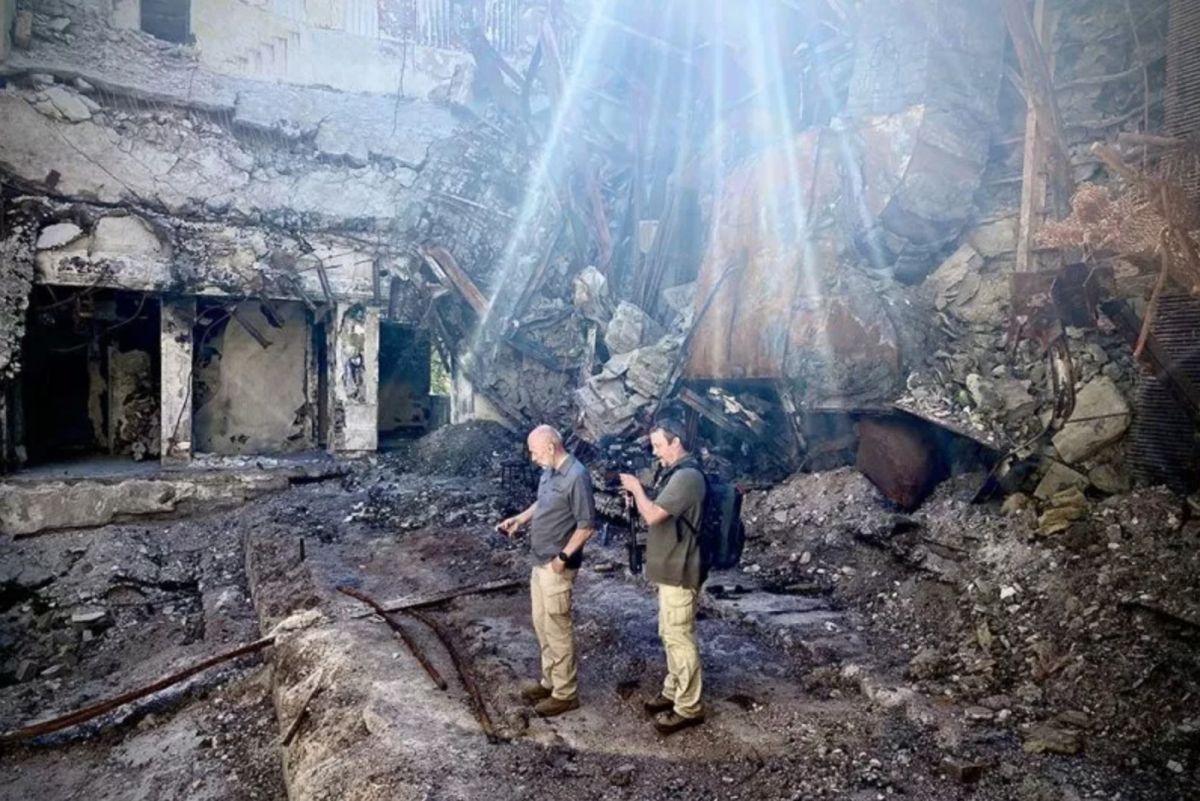 Главная сцена театра после взрыва ушла под землю