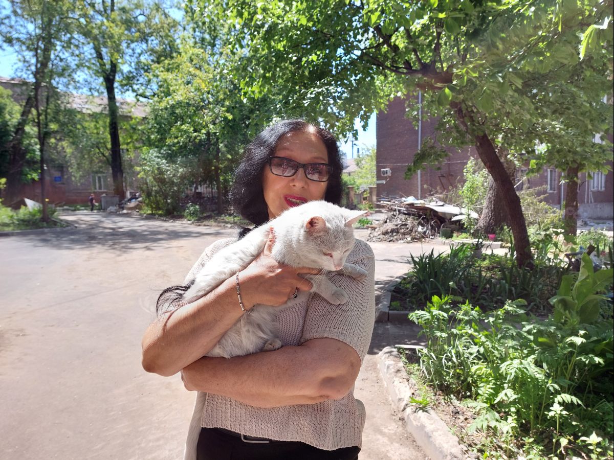Инна спасает кошек, которые, как и люди, потеряли свои дома