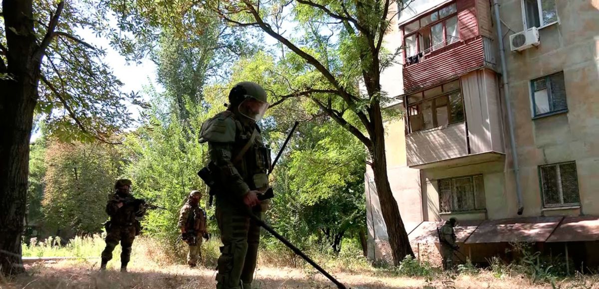 Разминирование жилых кварталов Мариуполя