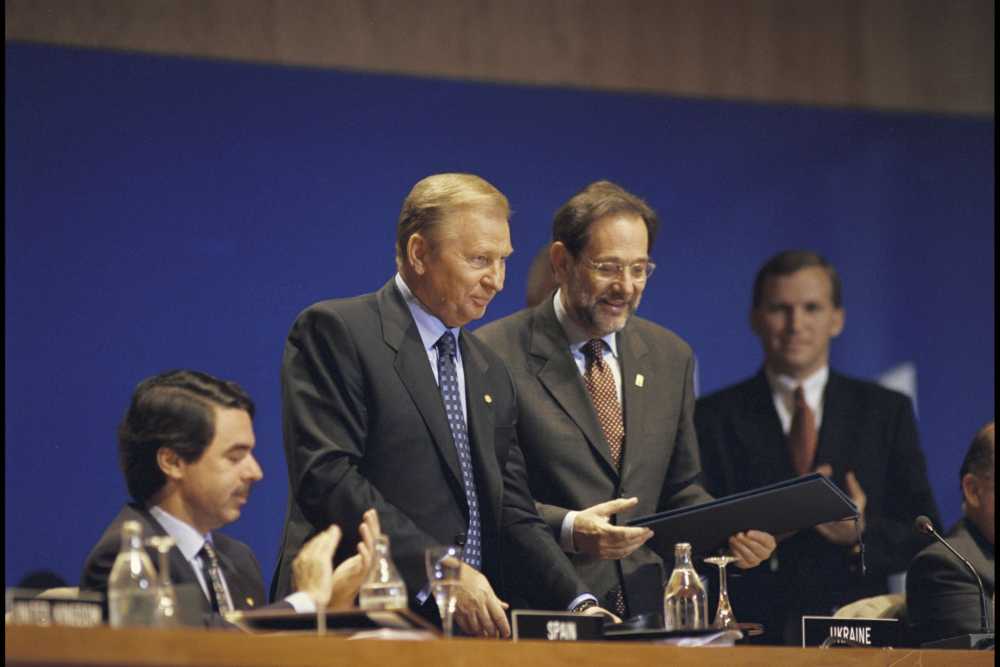 Второй президент Украины Кучма и генсек НАТО Солана.""