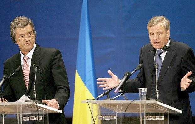 Третий президент Украины Ющенко и генсек НАТО Схеффер, очумевший от требований приема Украины в альянс.